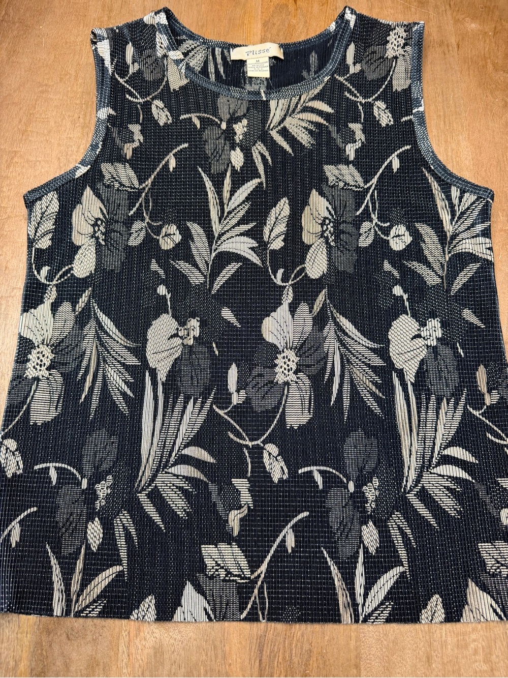 Plisse Pleated Floral Knit Shell Tank - Black and Crème
